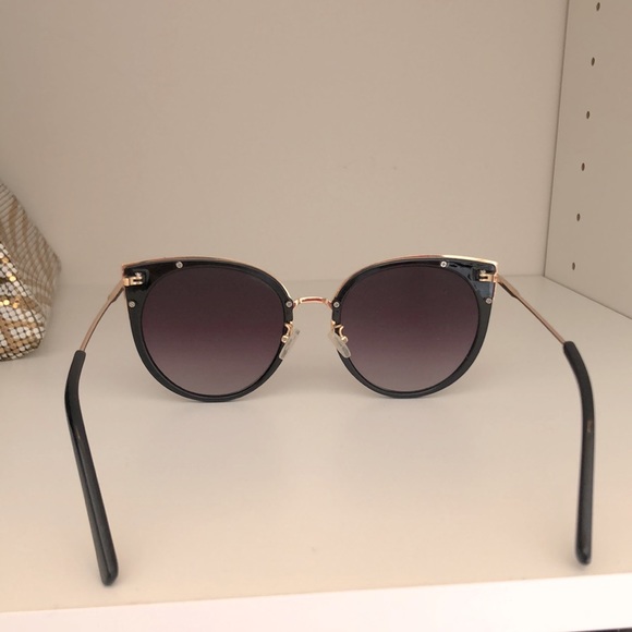 Sunglasses - Picture 4 of 4